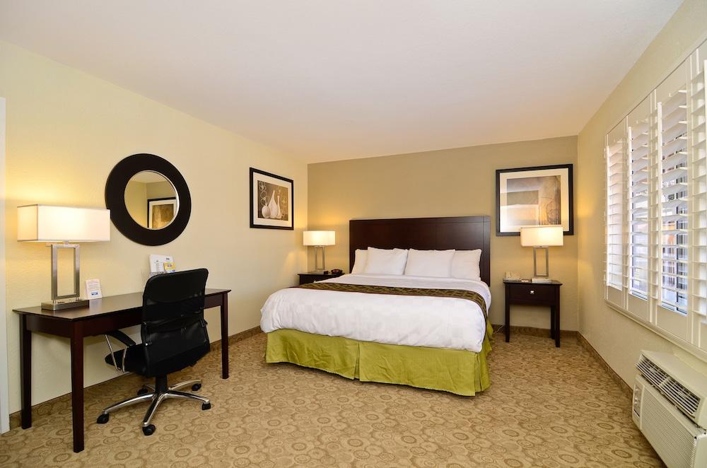 Rodeway Convention Center 2*