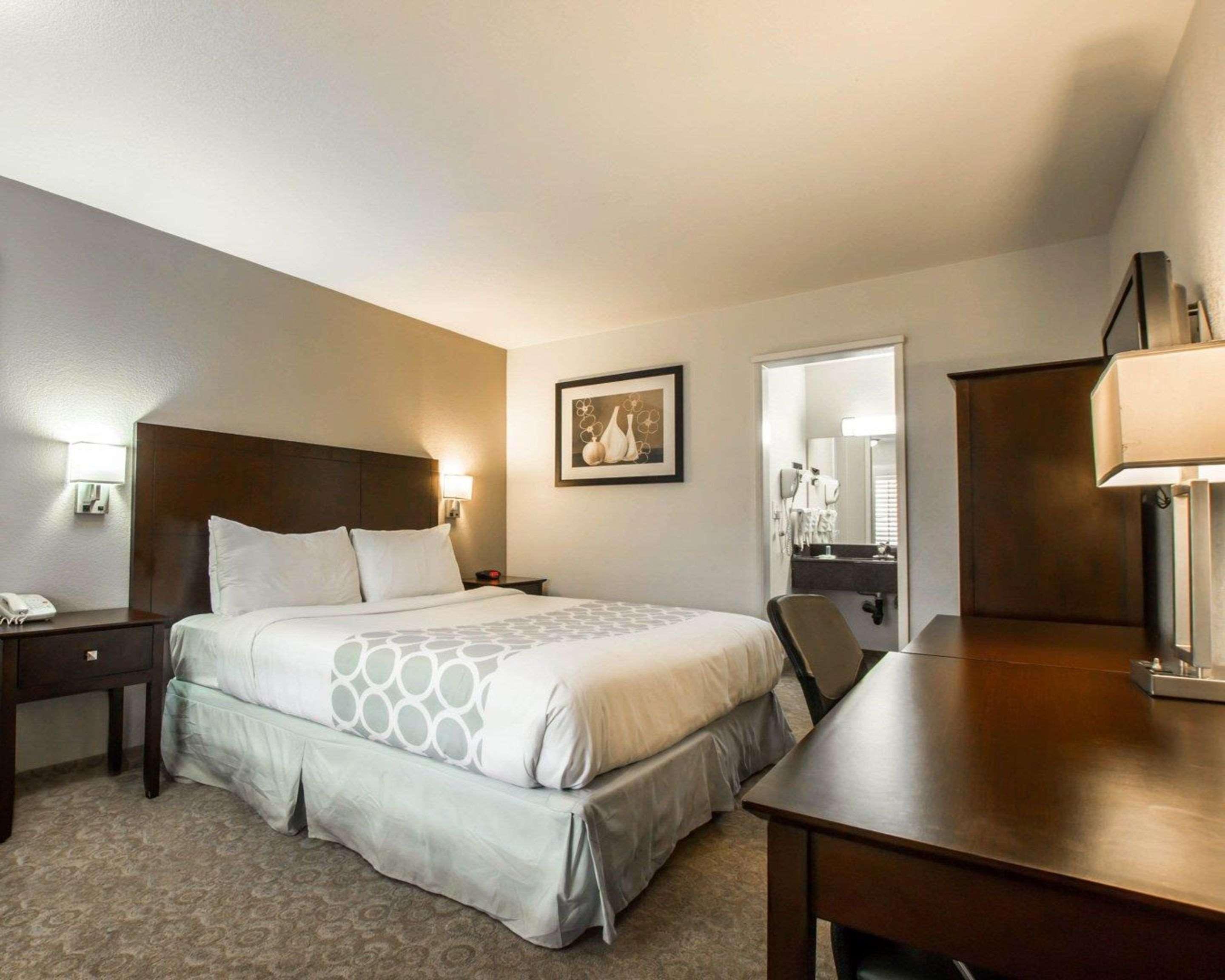 Inn Rodeway Convention Center 2*