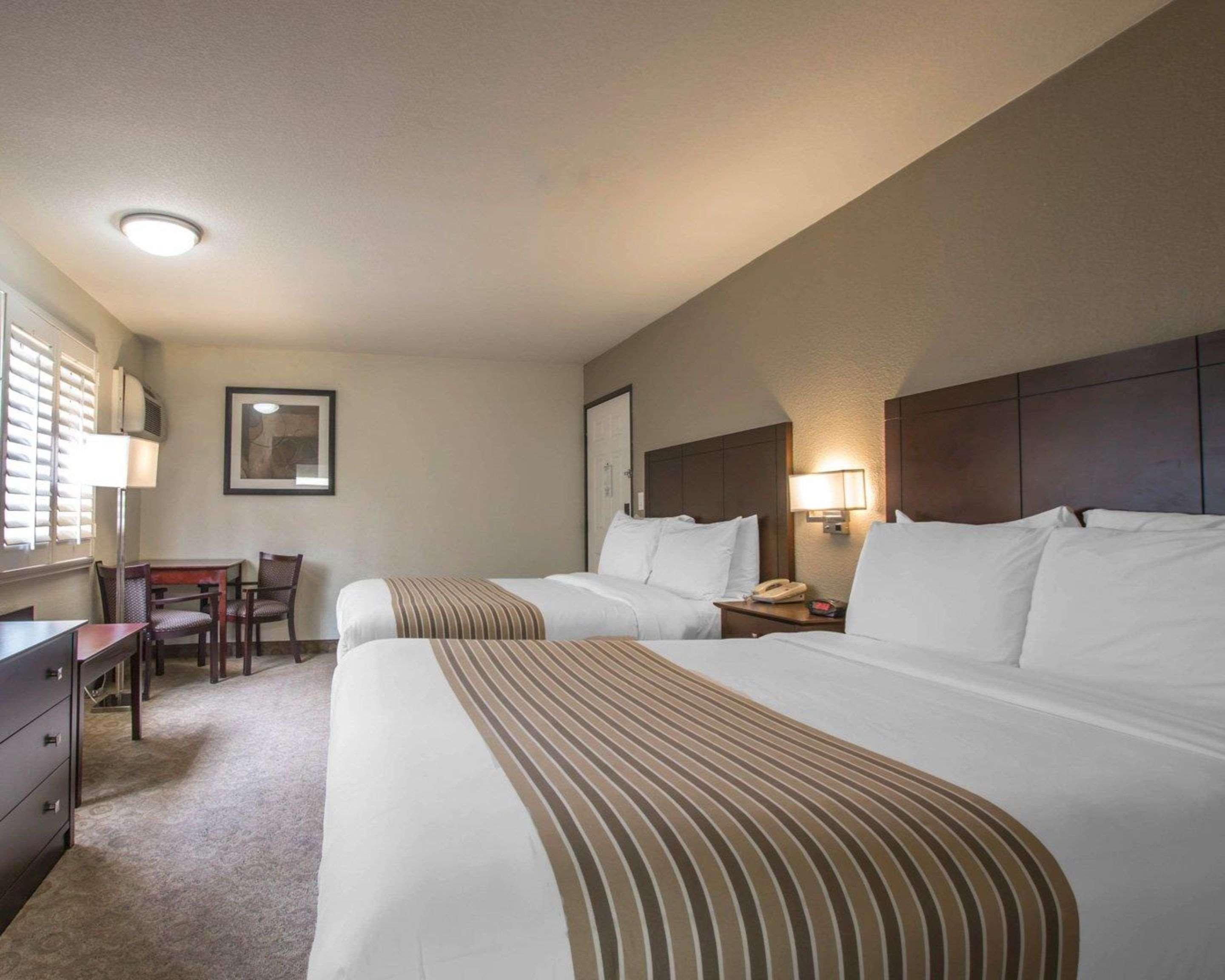 Rodeway Convention Center 2*