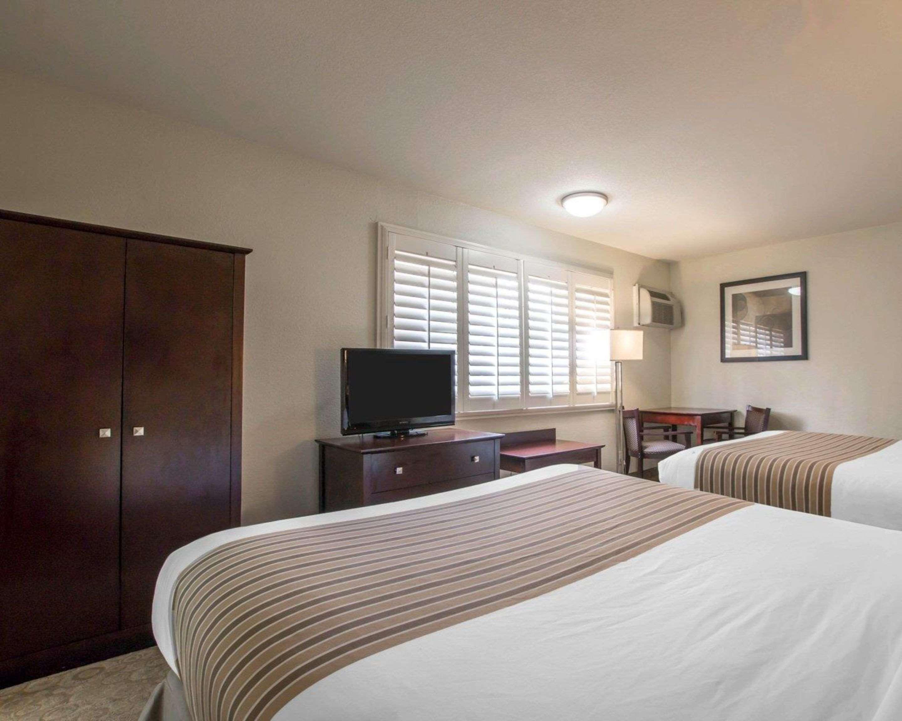 Rodeway Convention Center Inn